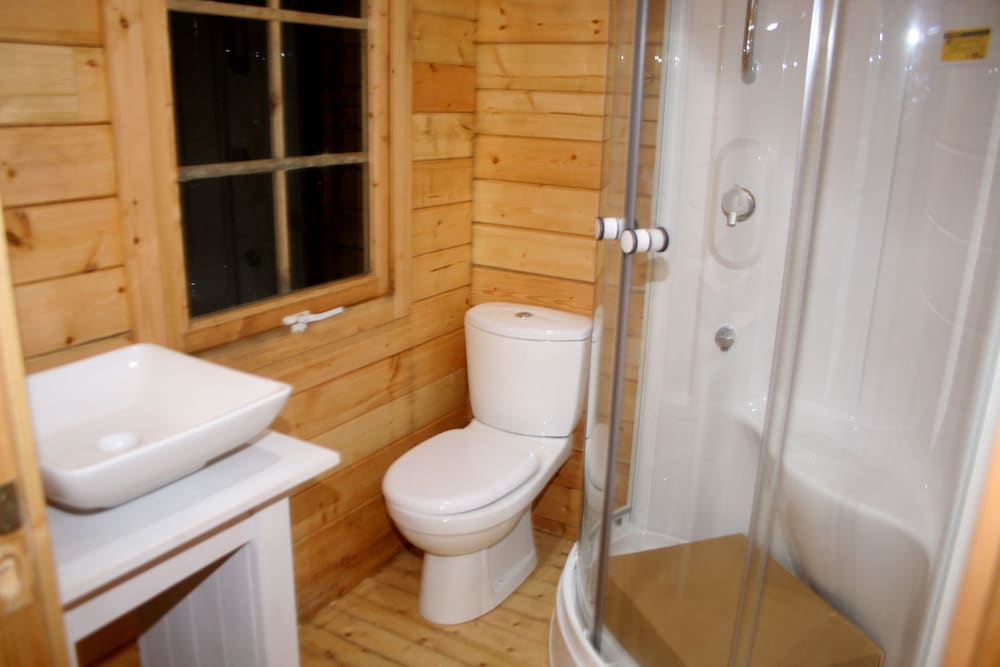Medium Cabin photo 2