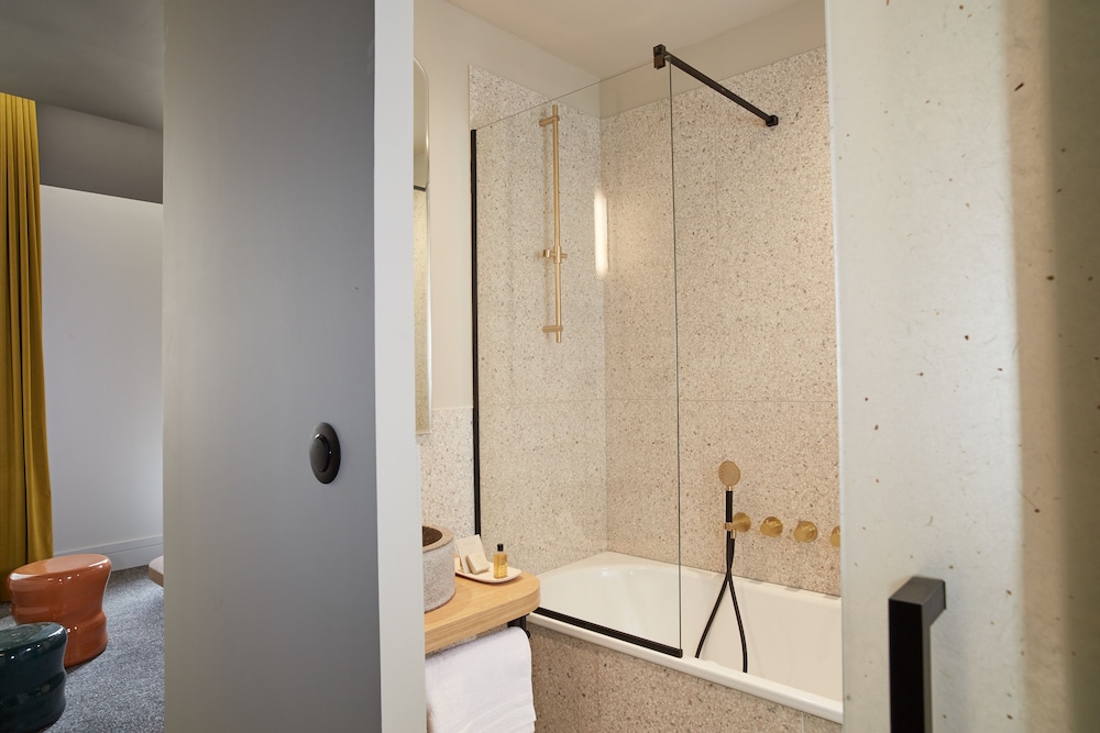 Deluxe Triple Room, 1 Bedroom, City View (L'Elegante) photo 3