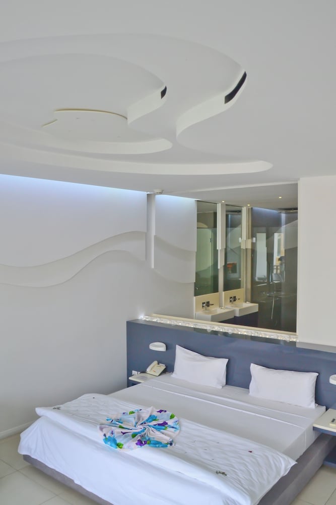 Junior Double Room, Beachfront