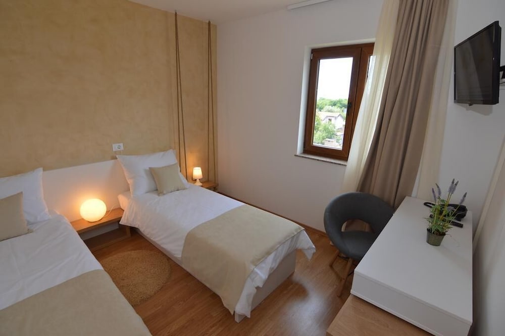 Twin Room, Balcony, Partial Sea View