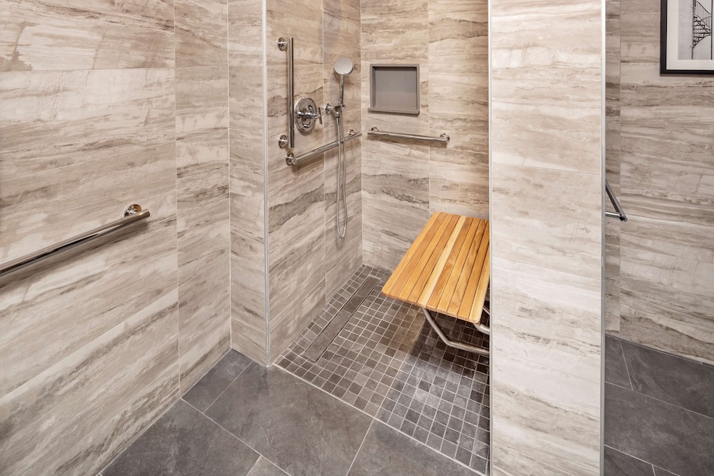 Studio, 1 King Bed, Accessible (3x3 Shower) thumbnail 5