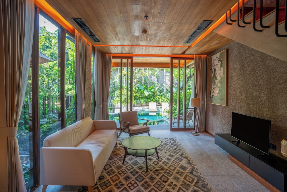 Executive Suite - Photo 7