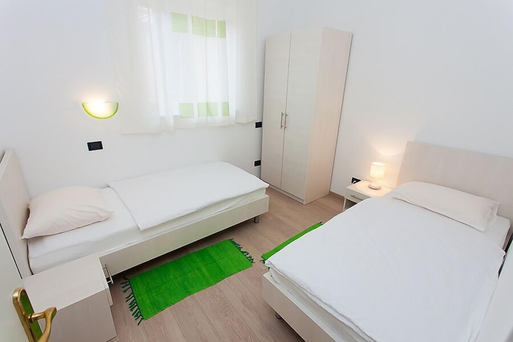 Premier Apartment, 2 Bedrooms, Kitchen, Garden Area photo 1
