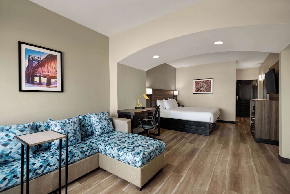 Deluxe Room, 1 King Bed, Non Smoking photo 3