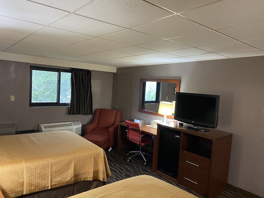 Signature Suite, 2 Double Beds, Smoking photo 3