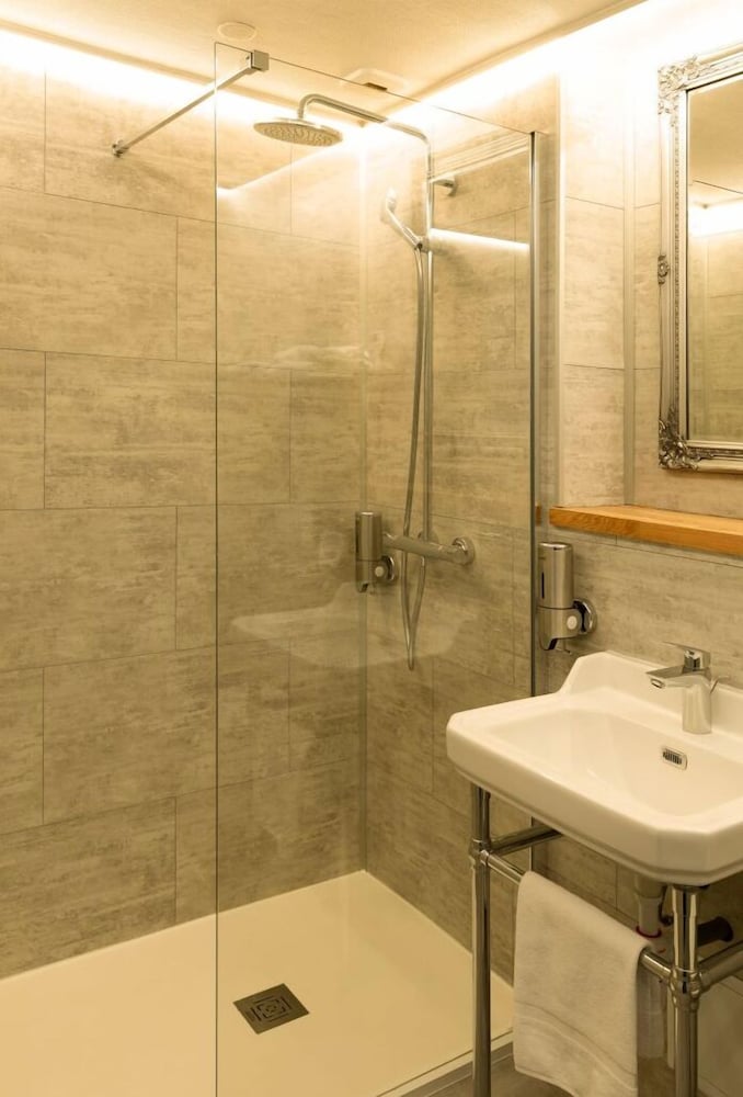 Classic Double Room, Partial Sea View photo 3