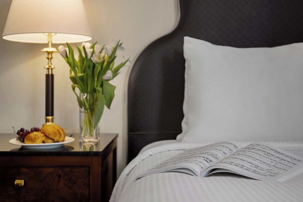 Junior Suite, 1 Queen Bed photo 3