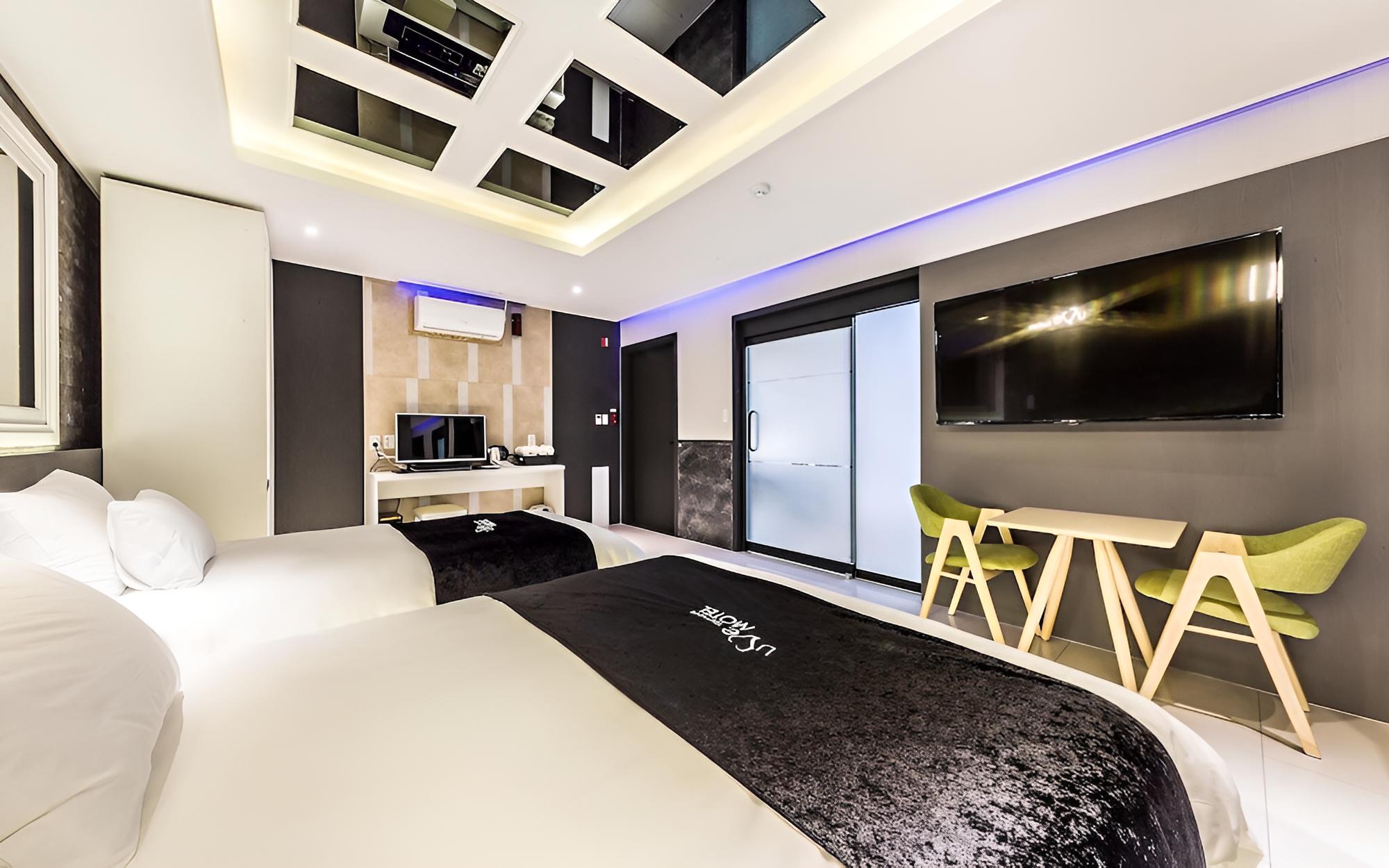 Room (Suite) - Photo 19