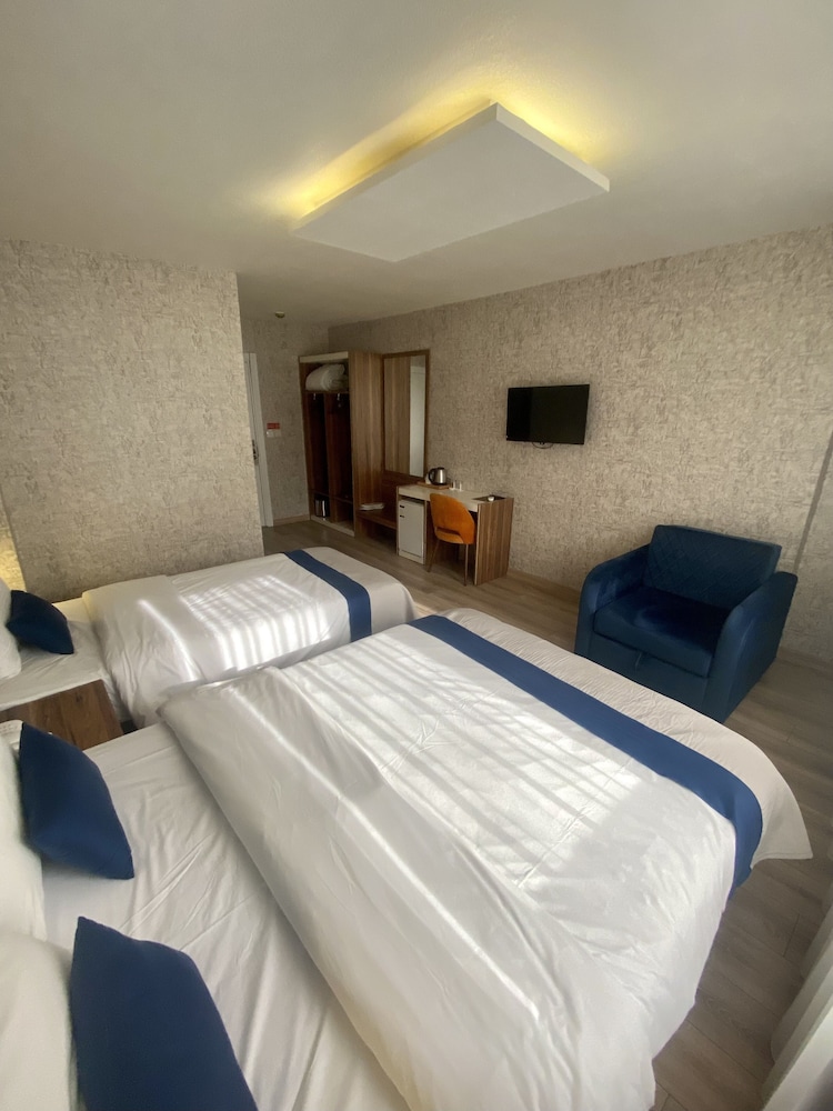Deluxe Quadruple Room photo 2