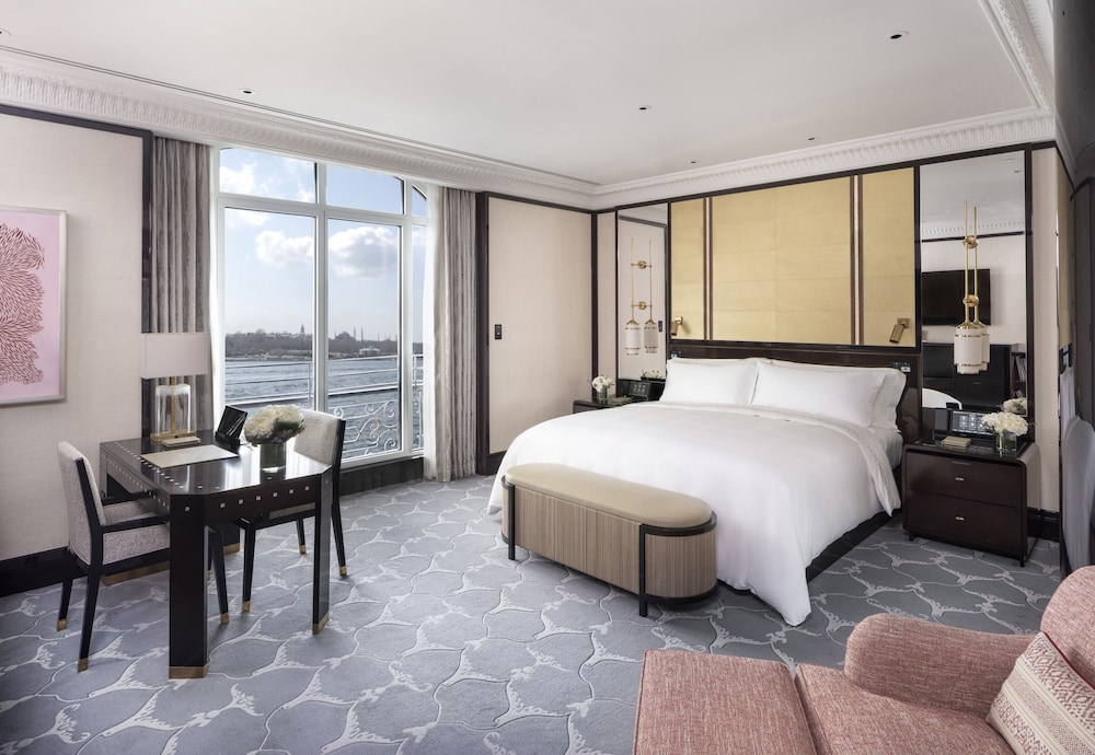 Superior Bosphorus Room, 1 King Bed photo 2