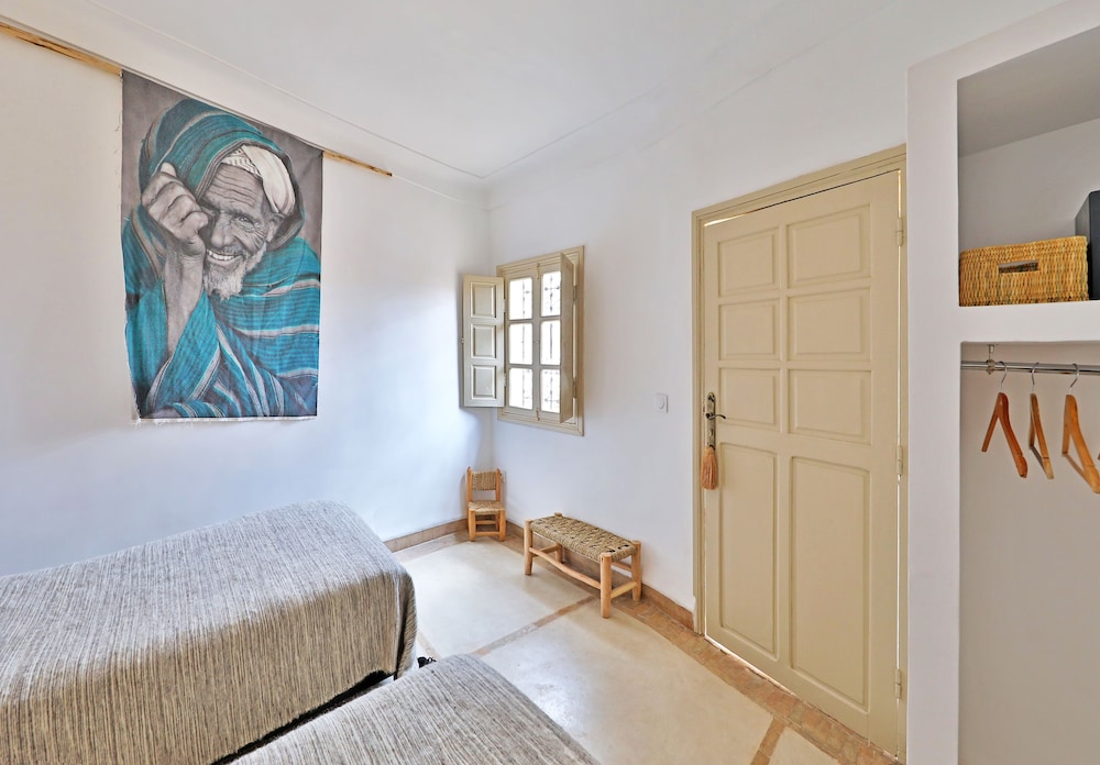Standard Twin Room - Photo 1