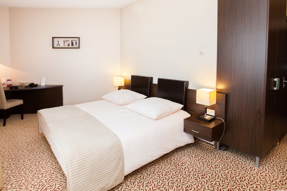 Double Room, 1 Queen Bed photo 2
