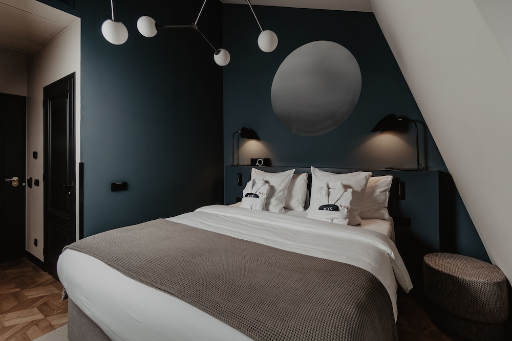 Comfort Room (Crescent Moon)