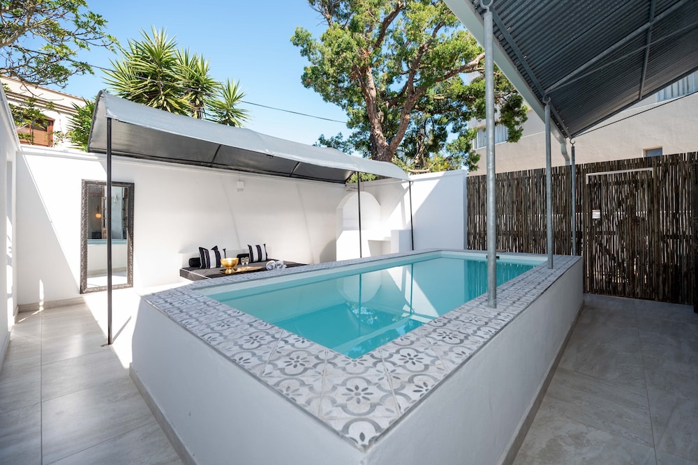 Honeymoon Suite