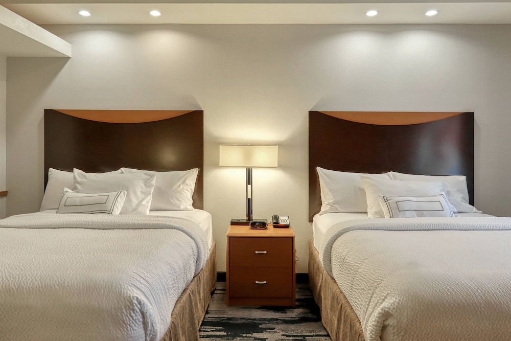 Room, 2 Queen Beds photo 1