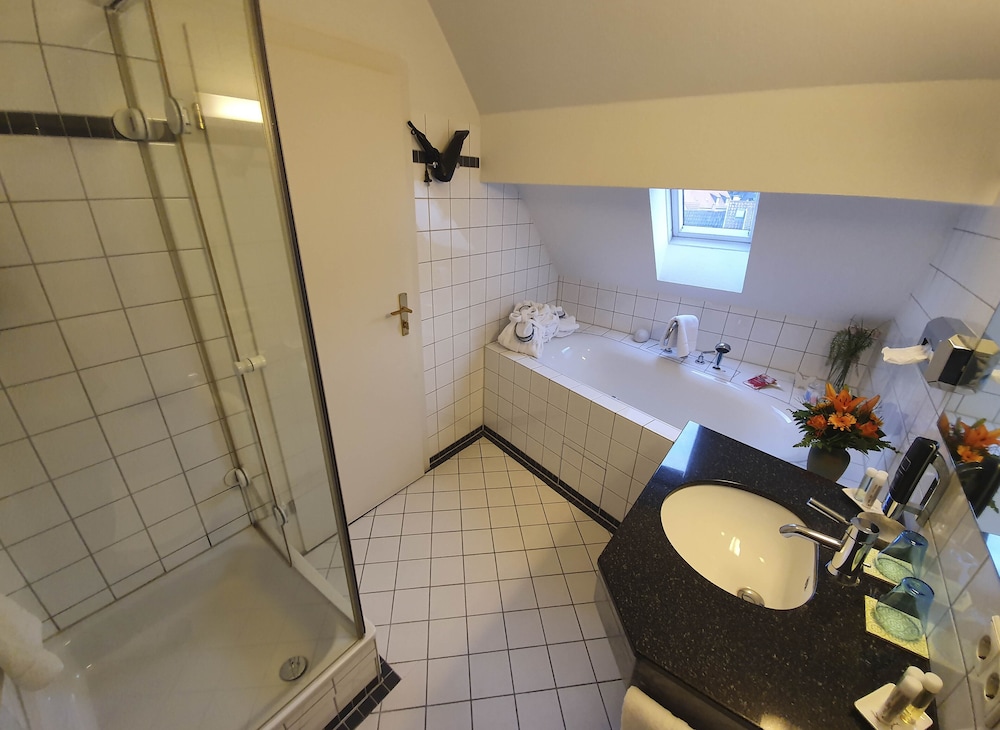 Suite - Photo 5