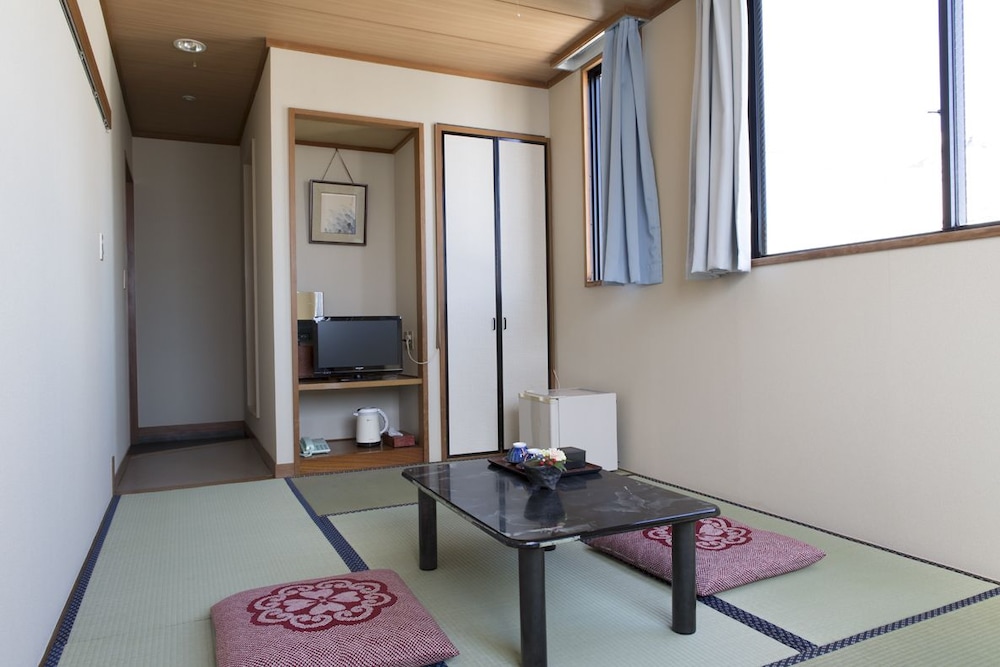 Japanese Style Twin Room, Smoking