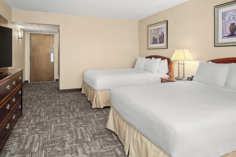 Standard Double Room, 2 Queen Beds - Photo 1
