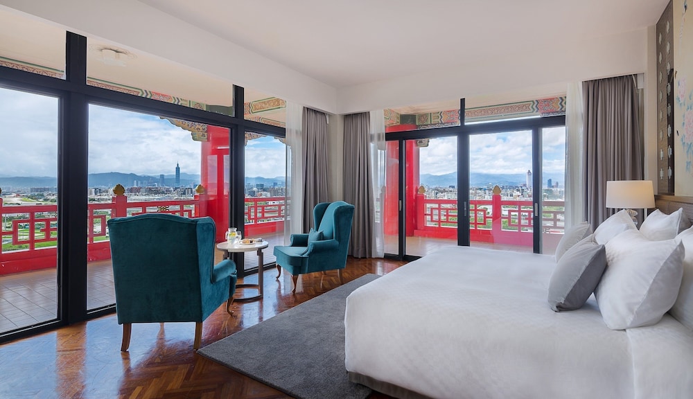 Corner Suite