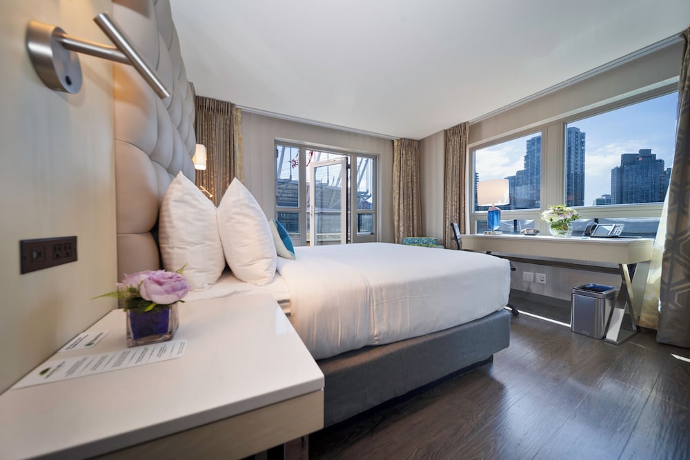 Junior Suite, 1 Queen Bed with Sofa bed