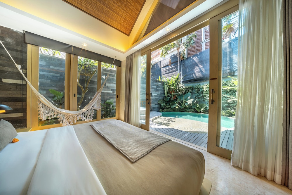 Smart 1 Bedroom Villa with Private Pool & Hot Tub - Photo 8
