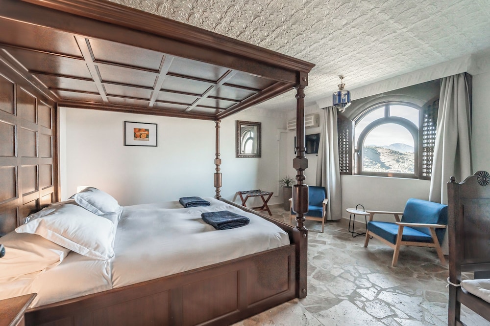 Superior Room, 1 Queen Bed, Non Smoking, Mountain View photo 2