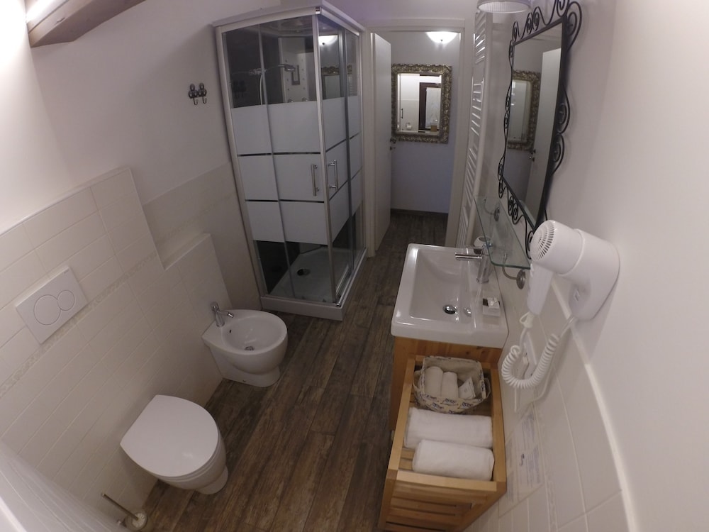 Family Room, Non Smoking - ENTRY WITH CODE AND KEYPAD AND ONLINE CHECK-IN - Photo 4