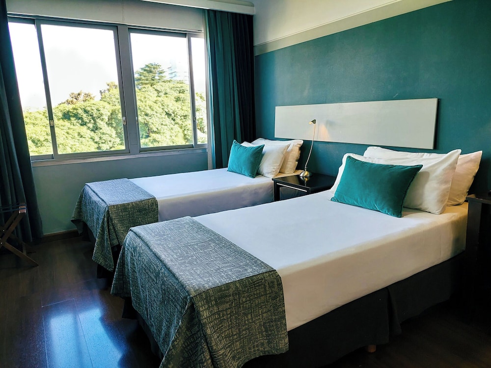 Double Room, Corner