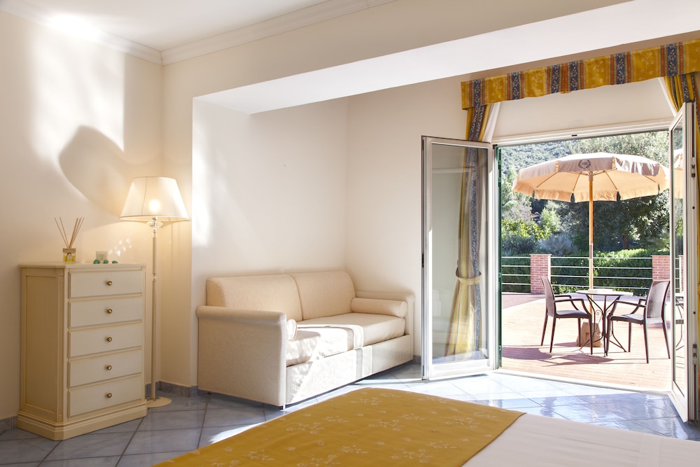 Standard Triple Room photo 2
