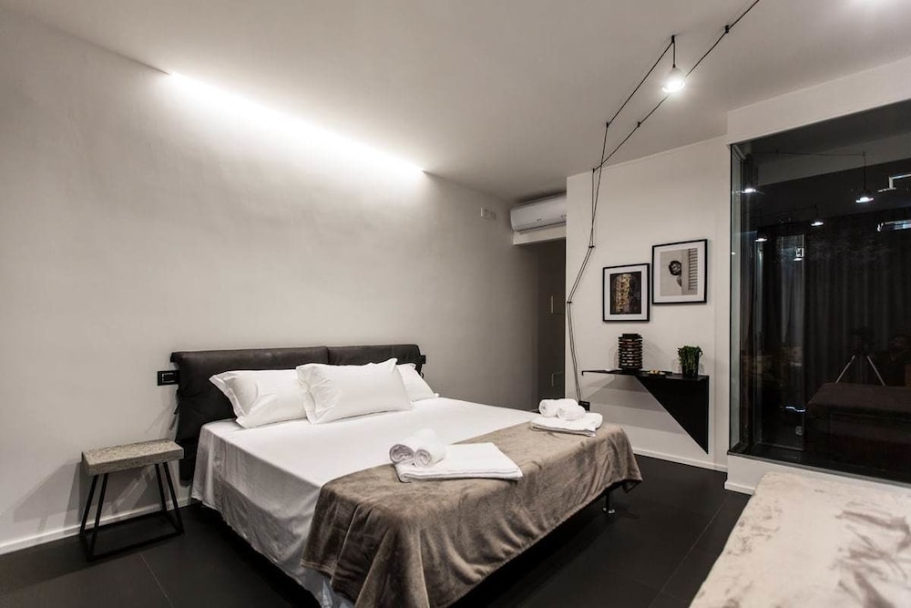 Deluxe Triple Room, Balcony, City View photo 1