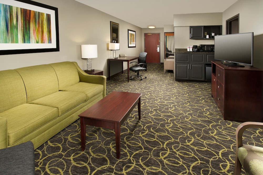 Suite, 1 Bedroom - Photo 1
