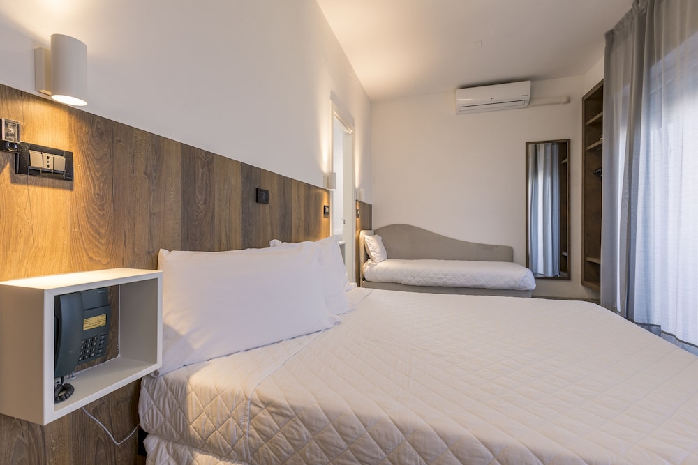 Quadruple Room, Partial Sea View photo 2