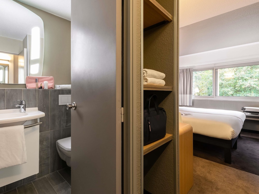 Standard Room, 2 Twin Beds - Photo 5