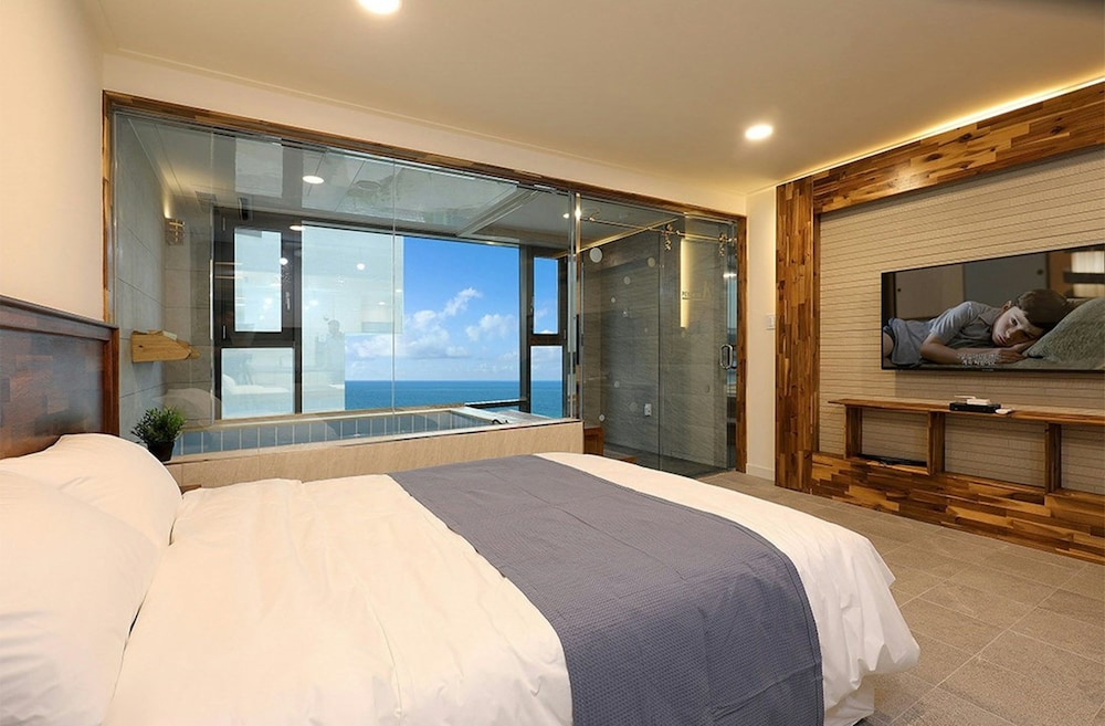 Villa, Partial Ocean View (#B-201)