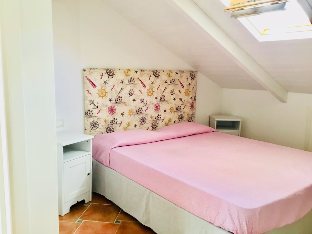 House, 2 Bedrooms, Garden View (First Floor)
