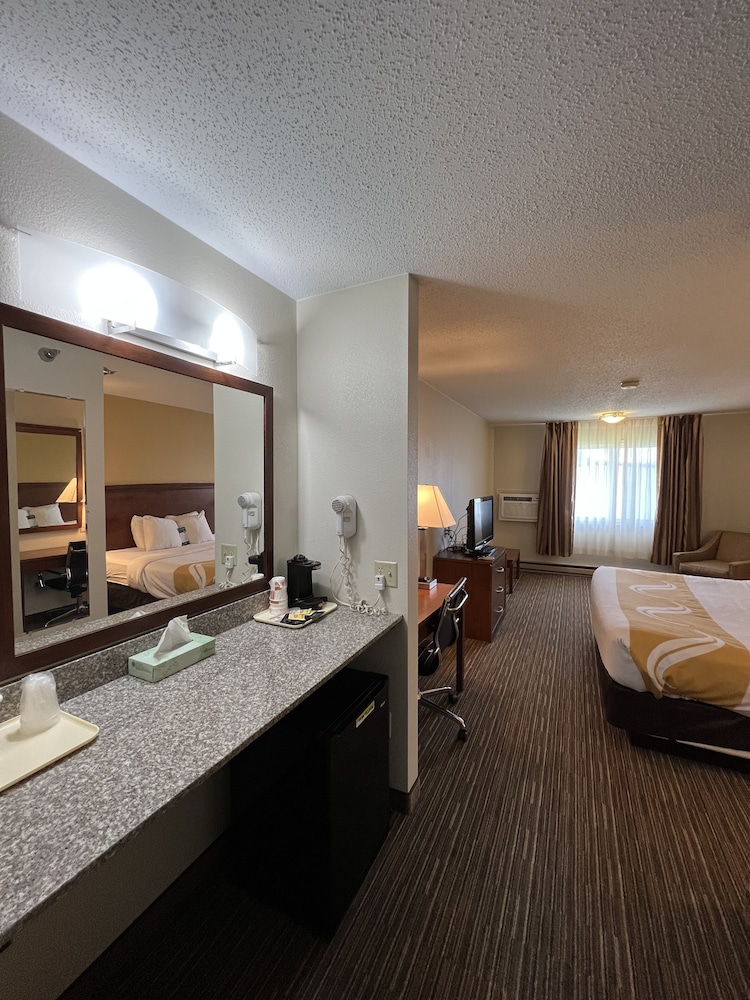 Suite, 1 King Bed, Non Smoking photo 1