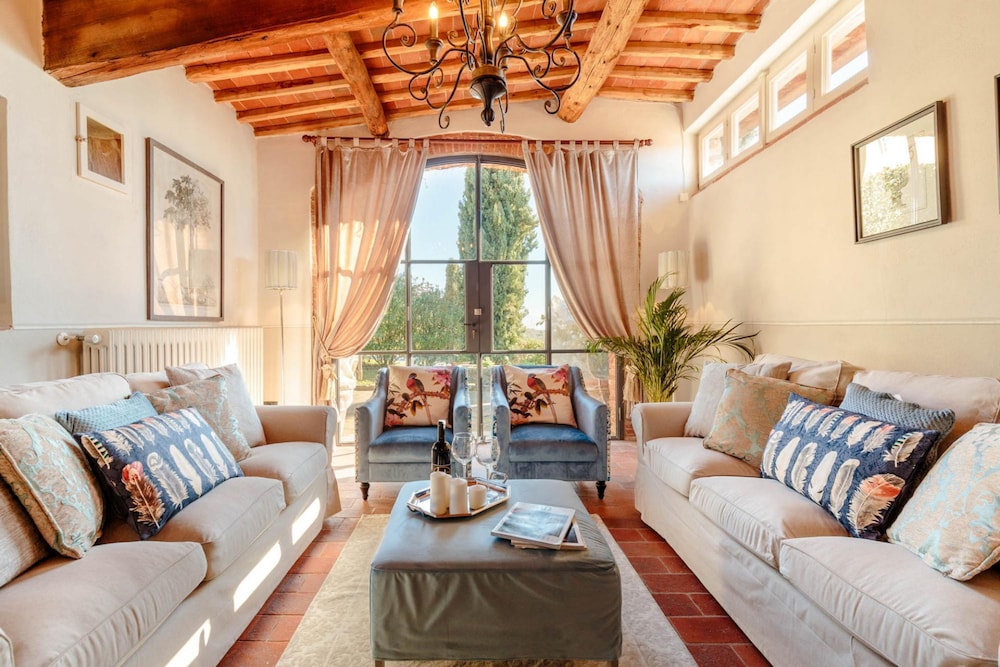 Villa photo 1