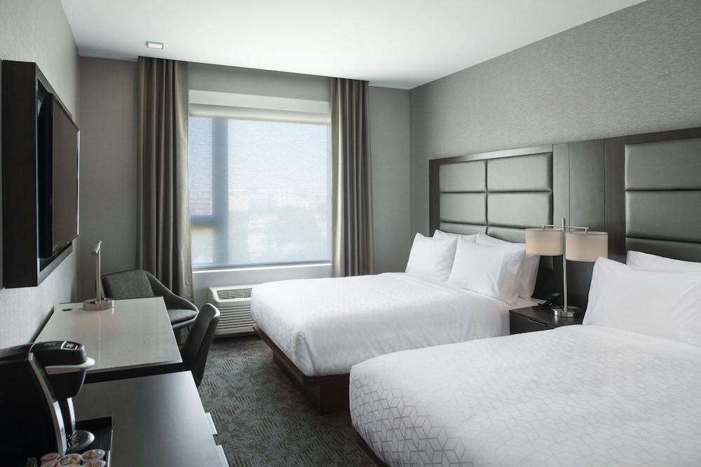 Room, 2 Queen Beds, Roll-in Shower (Communications, Mobility) - Photo 3