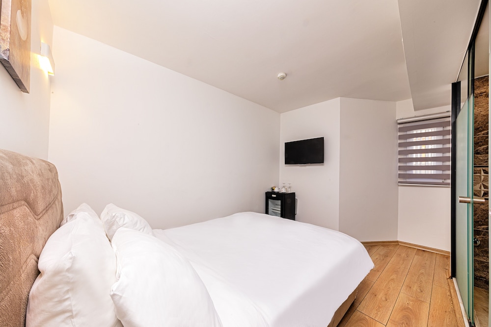 Economy Double Room photo 2