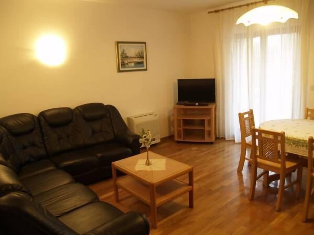 Apartment, 2 Bedrooms, Terrace, Ground Floor photo 1