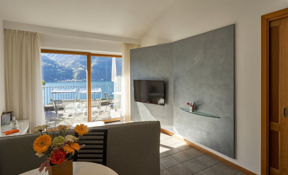 Panoramic Suite, Terrace, Lake View - Photo 3