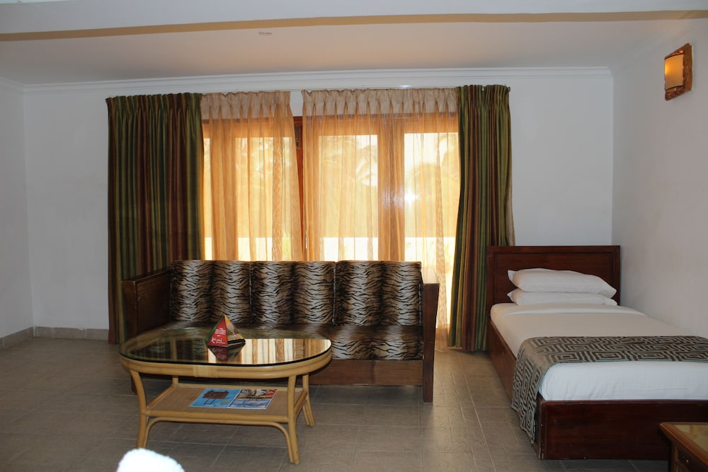 Family Room - Photo 5