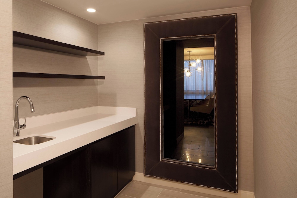 Suite, 1 Bedroom photo 3
