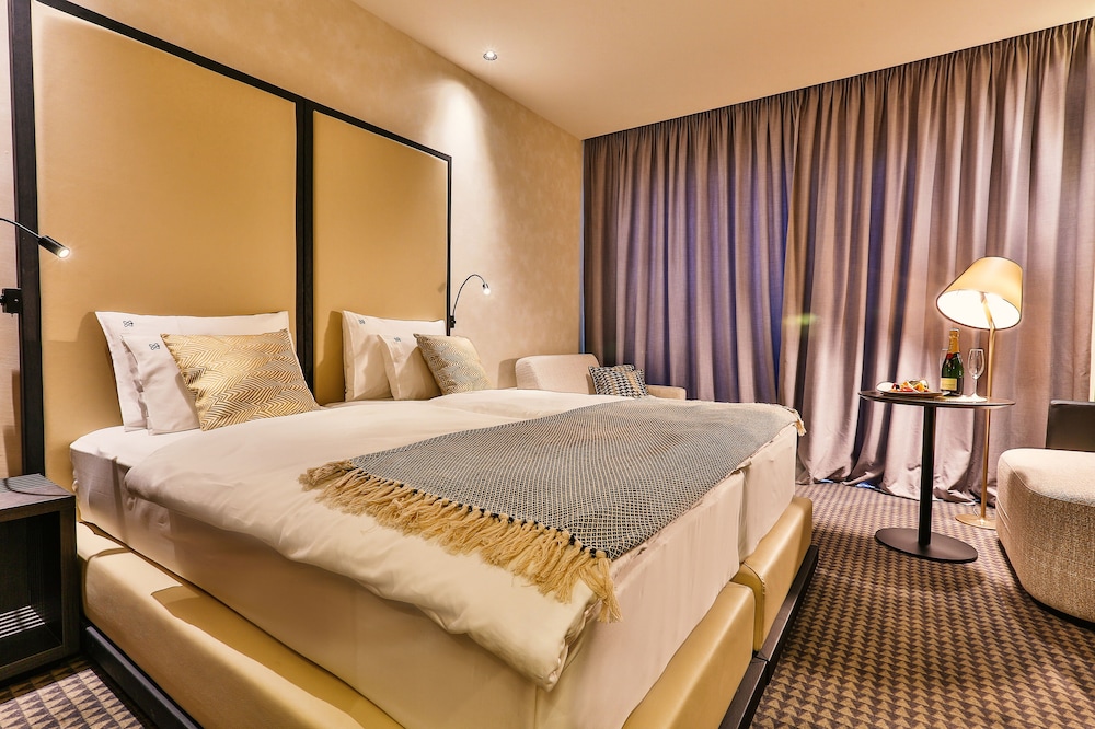 Deluxe Double Room photo 3
