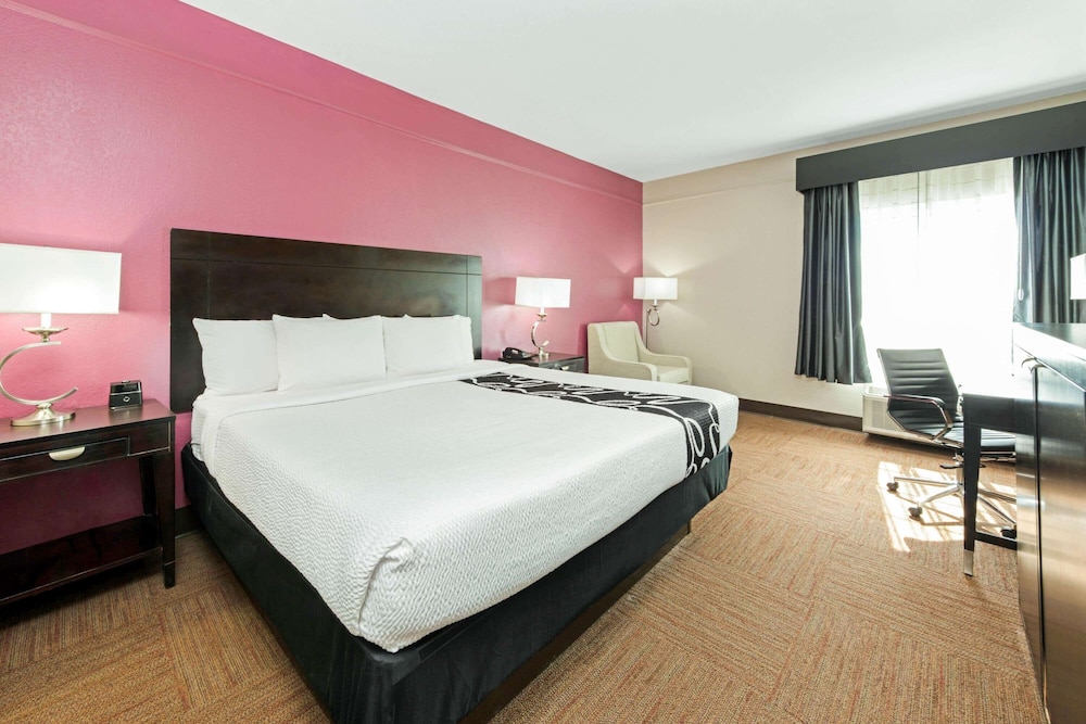 Room, 1 King Bed, Non Smoking - Photo 1