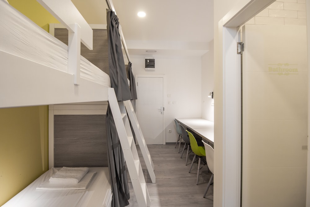 Shared Dormitory, Mixed Dorm (4 beds 2)