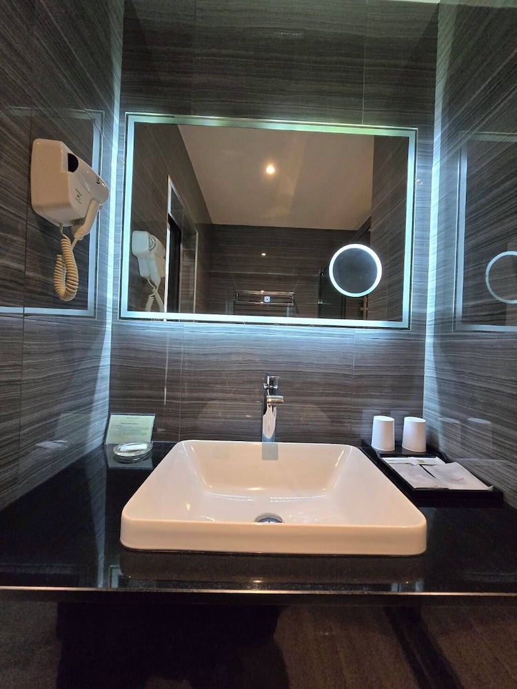 Deluxe Triple Room with Balcony - Photo 2