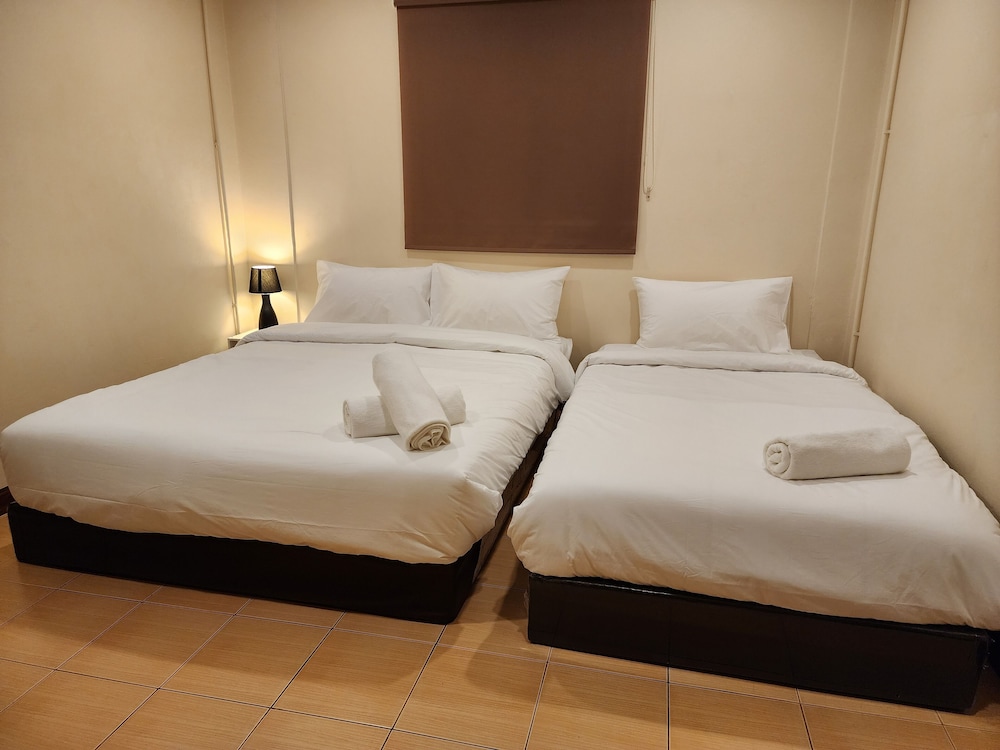 Basic Triple Room, Multiple Beds, Shared Bathroom, Ground Floor photo 3