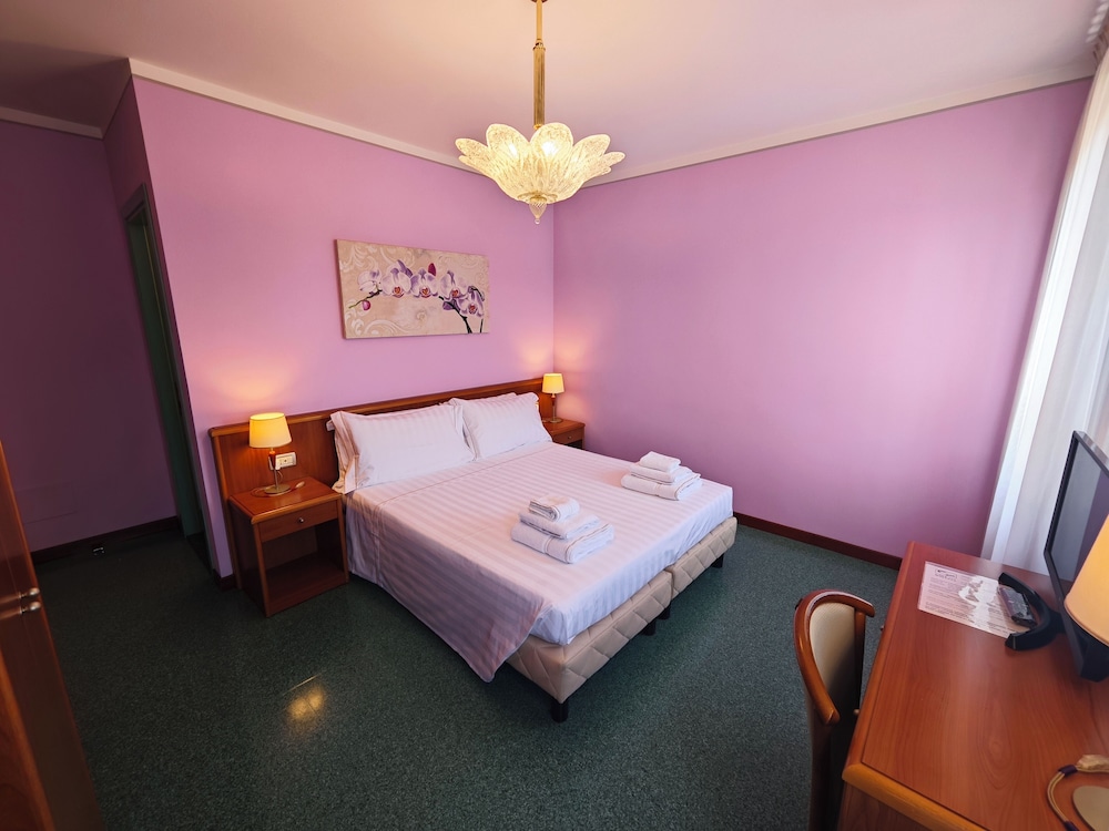 Double or Twin Room photo 3