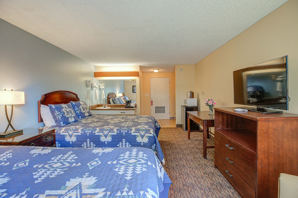 Standard Room, 2 Queen Beds, Non Smoking photo 3